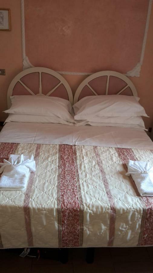 Hotel Residence Maria Grazia リミニ エクステリア 写真